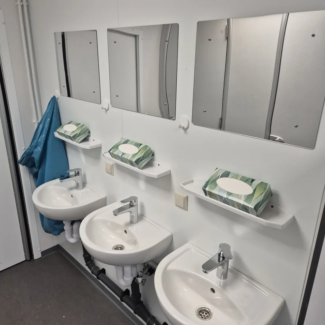 Gereinigter Sanitärbereich mit Waschbecken